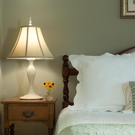Inn at Pleasant Lake New London Ruang foto